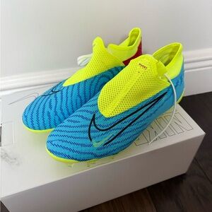 Nike Kids Sneakers in Blue and Neon Yellow